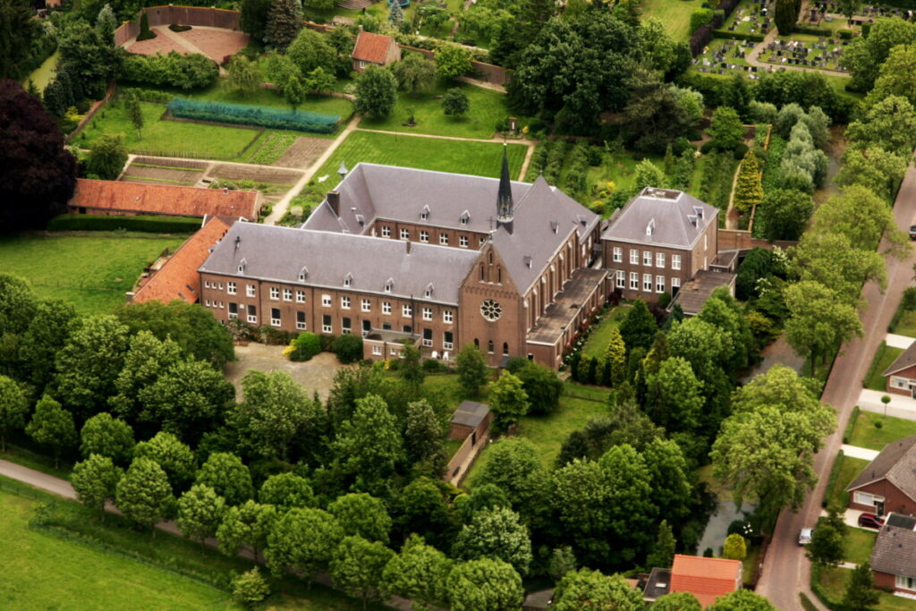 Clarissen Megen Sint Josephsberg luchtfoto