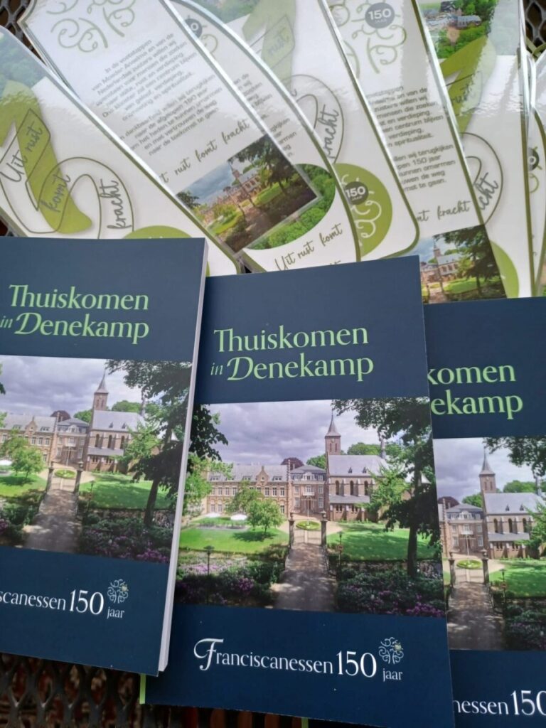 Thuiskomen in Denekamp jubileumboekje franciscanessen