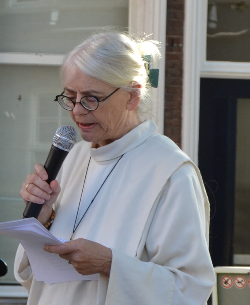 Zuster Marga tijdens de minipelgrimage