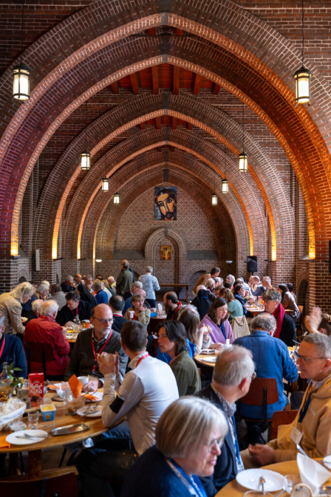 lunch tijdens de onmoetingsdag Samen geroepen 25 april 2026
