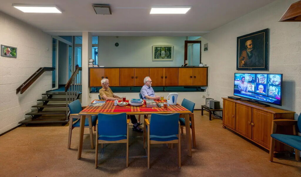 Beeld uit de fotoserie over de franciscanen en het vertrek uit La Verna