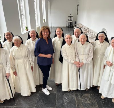 Astrid Joosten eerste Kloostergast in nieuwe serie