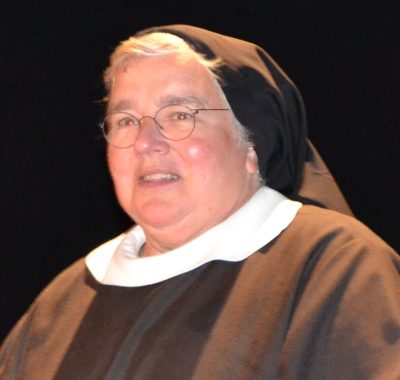 Zuster Angela Holleboom overleden