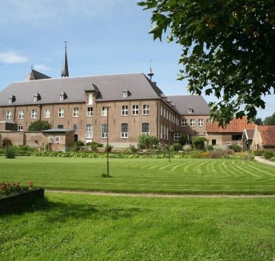 Webinar over de aantrekkingskracht van de kloostertraditie op zinzoekers